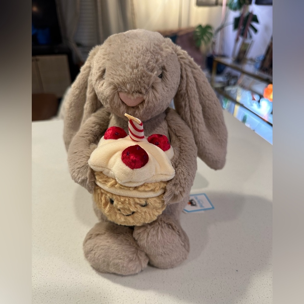 JellyCat Medium Bashful Beige Bunny “Birthday” NWT
